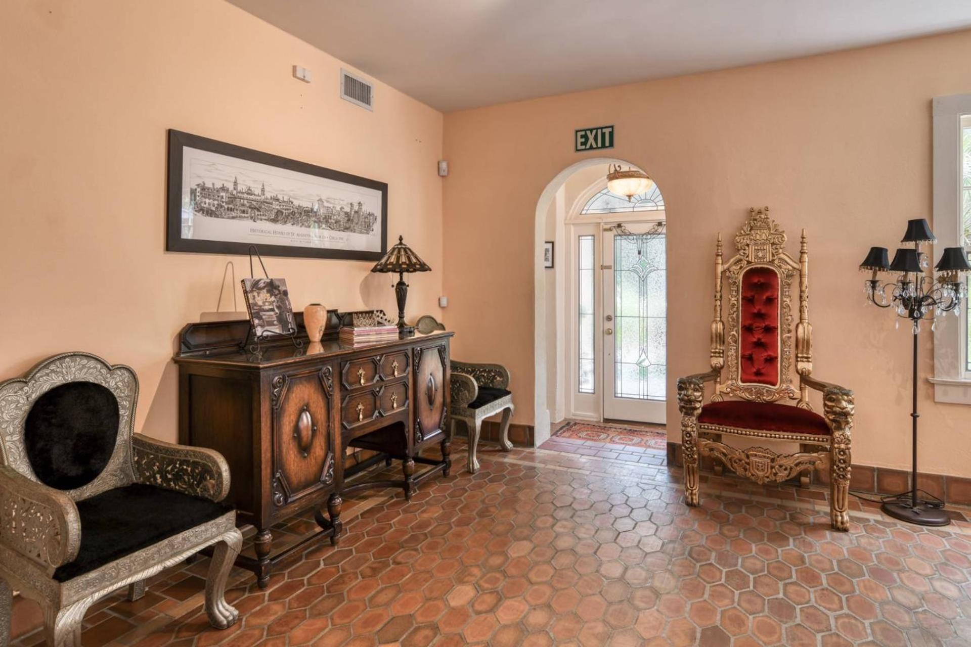 Pillars Castle Villa Сент Августин Екстериор снимка